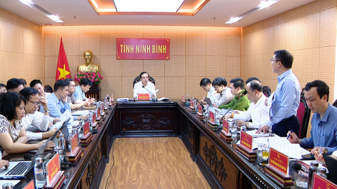L&atilde;nh đạo UBND tỉnh l&agrave;m việc với c&aacute;c sở, ban, ng&agrave;nh về chuyển đổi số 
