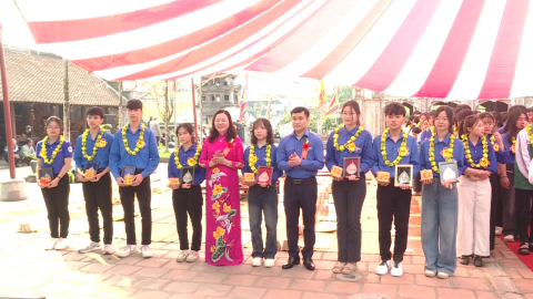 Gia Viễn vinh danh đo&agrave;n vi&ecirc;n, thanh thiếu nhi ti&ecirc;u biểu