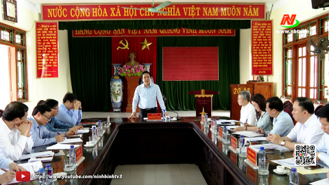 C&aacute;c đồng ch&iacute; l&atilde;nh đạo UBND tỉnh kiểm tra, đ&ocirc;n đốc tiến độ x&oacute;a nh&agrave; tạm, nh&agrave; dột n&aacute;t tại Kim Sơn v&agrave; Gia Viễn