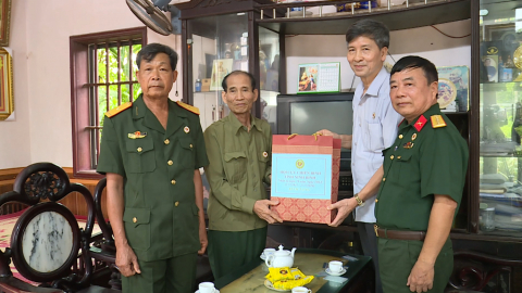 Hội CCB tỉnh thăm, tặng qu&agrave; nh&acirc;n kỷ niệm 79 năm Ng&agrave;y Thương binh-Liệt sĩ