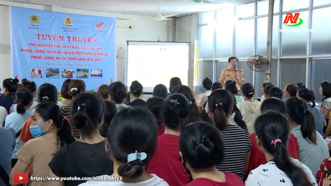 Tuy&ecirc;n truyền ph&aacute;p luật về trật tự an to&agrave;n giao th&ocirc;ng cho c&ocirc;ng nh&acirc;n
