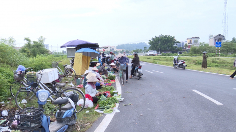 C&aacute;c địa phương nỗ lực dẹp bỏ chợ c&oacute;c, chợ tạm 