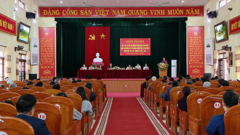 Ph&oacute; Chủ tịch Quốc hội Nguyễn Thị Thanh v&agrave; c&aacute;c ứng cử vi&ecirc;n ĐBQH, đại biểu HĐND tỉnh tiếp x&uacute;c cử tri tại x&atilde; Đồng Th&aacute;i