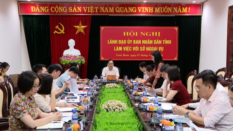 L&atilde;nh đạo UBND tỉnh l&agrave;m việc với Sở Ngoại vụ