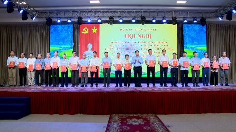 Phường Hoa Lư sơ kết c&ocirc;ng t&aacute;c 6 th&aacute;ng v&agrave; c&ocirc;ng bố nghị quyết về sắp xếp tổ d&acirc;n phố