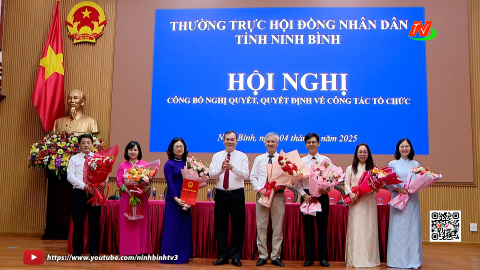 Thường trực HĐND tỉnh c&ocirc;ng bố Nghị quyết, Quyết định về c&ocirc;ng t&aacute;c c&aacute;n bộ