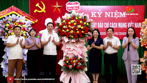 Đồng ch&iacute; Trưởng Ban Tuy&ecirc;n gi&aacute;o v&agrave; D&acirc;n vận Tỉnh ủy thăm, ch&uacute;c mừng nh&acirc;n Ng&agrave;y B&aacute;o ch&iacute; C&aacute;ch mạng Việt Nam
