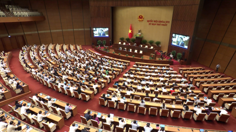 Quốc hội thảo luận ở hội trường về c&aacute;c dự thảo Nghị quyết
