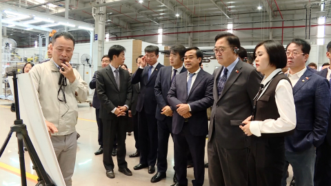 Chủ tịch Quốc hội H&agrave;n Quốc thăm, l&agrave;m việc tại c&ocirc;ng ty Hyundai Th&agrave;nh C&ocirc;ng