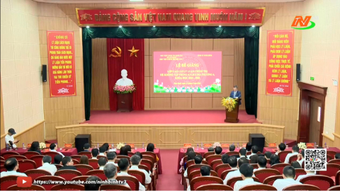 Bế giảng lớp Cao cấp l&yacute; luận ch&iacute;nh trị hệ kh&ocirc;ng tập trung