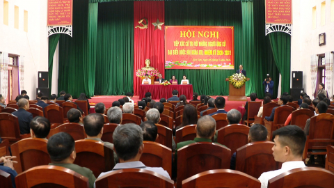 Ph&oacute; Chủ tịch Quốc hội Nguyễn Thị Thanh v&agrave; c&aacute;c ứng cử vi&ecirc;n đại biểu Quốc hội kh&oacute;a XVI tiếp x&uacute;c cử tri x&atilde; Kim Sơn, Chất B&igrave;nh, Quang Thiện
