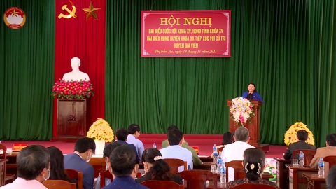 Đại biểu Quốc Hội v&agrave; đại biểu HĐND tỉnh tiếp x&uacute;c cử tri tại thị trấn Me huyện Gia Viễn