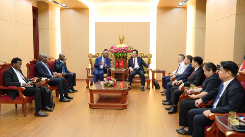 Bộ N&ocirc;ng nghiệp v&agrave; L&acirc;m nghiệp Angola l&agrave;m việc tại Ninh B&igrave;nh 