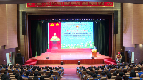 Tuy&ecirc;n dương thanh ni&ecirc;n ti&ecirc;n tiến l&agrave;m theo lời B&aacute;c