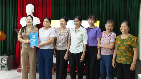 Phụ nữ Ninh B&igrave;nh s&ocirc;i nổi thi đua ch&agrave;o mừng Quốc Kh&aacute;nh