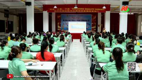 Đẩy mạnh tuy&ecirc;n truyền an to&agrave;n giao th&ocirc;ng cho c&ocirc;ng nh&acirc;n