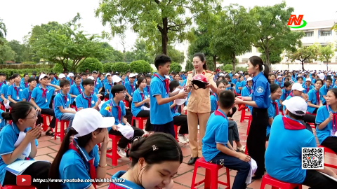 Lấy người d&acirc;n l&agrave;m trung t&acirc;m trong tuy&ecirc;n truyền về ATGT