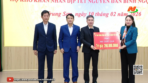 Trao qu&agrave; Tết cho gia đ&igrave;nh ch&iacute;nh s&aacute;ch, hộ kh&oacute; khăn tại phường Trung Sơn