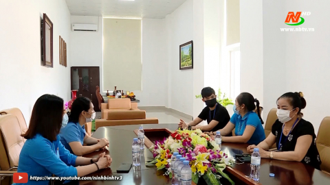 Đồng h&agrave;nh c&ugrave;ng em vượt kh&oacute; tới trường