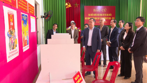 Đồng ch&iacute; L&ecirc; Quốc Chỉnh, Ph&oacute; B&iacute; thư Tỉnh ủy, Chủ tịch HĐND tỉnh kiểm tra c&ocirc;ng t&aacute;c bầu cử tại x&atilde; Ninh Cường, Minh Th&aacute;i