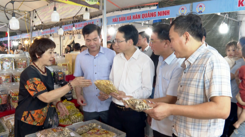 Trưng b&agrave;y, giới thiệu sản phẩm của c&aacute;c HTX, doanh nghiệp năm 2026