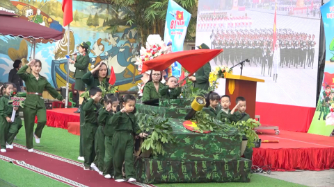 Gi&aacute;o dục truyền thống c&aacute;ch mạng cho học sinh