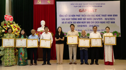 Tổng kết 50 năm ph&aacute;t triển văn học nghệ thuật Ninh B&igrave;nh