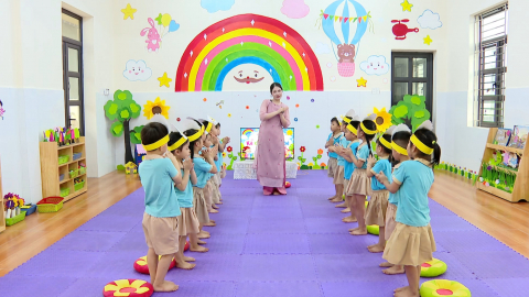 C&acirc;u chuyện "Sự t&iacute;ch b&ocirc;ng hoa c&uacute;c trắng"
