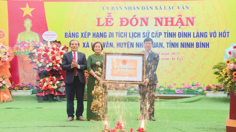 Đ&igrave;nh l&agrave;ng V&ocirc; Hốt đ&oacute;n Bằng xếp hạng Di t&iacute;ch lịch sử - văn h&oacute;a cấp tỉnh