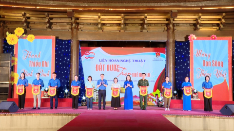 Li&ecirc;n hoan nghệ thuật &ldquo;Đất nước trọn niềm vui&rdquo;