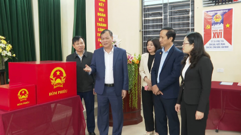 Kiểm tra c&ocirc;ng t&aacute;c bầu cử tại x&atilde; C&aacute;t Th&agrave;nh