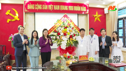 L&atilde;nh đạo UBND tỉnh thăm, ch&uacute;c mừng nh&acirc;n kỷ niệm Ng&agrave;y Thầy thuốc Việt Nam