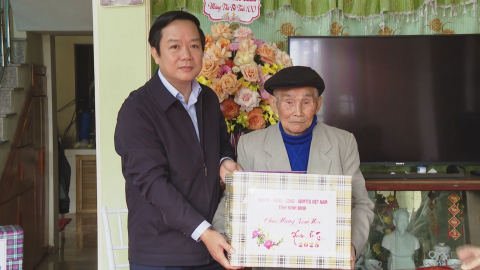 Nghị quyết Quy định đối tượng, nội dung v&agrave; mức chi thăm hỏi, tặng qu&agrave; c&aacute;c dịp lễ, tết