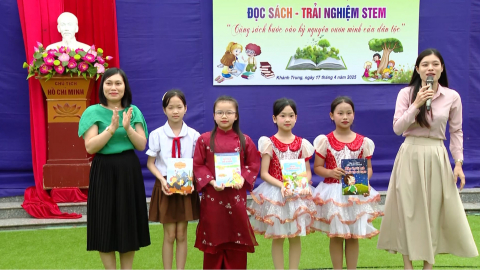 S&ocirc;i nổi Ng&agrave;y hội đọc s&aacute;ch ở Y&ecirc;n Kh&aacute;nh