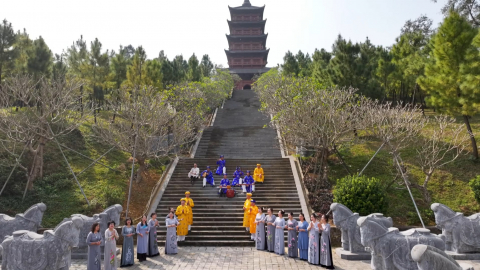 Kh&uacute;c h&aacute;t ng&agrave;y xu&acirc;n