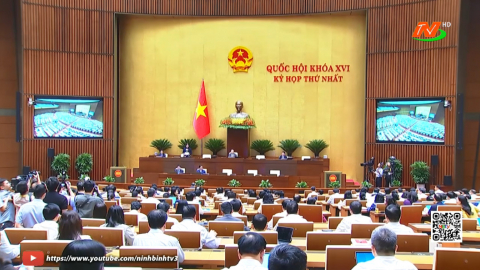Quốc hội l&agrave;m việc tại hội trường v&agrave; thảo luận tổ