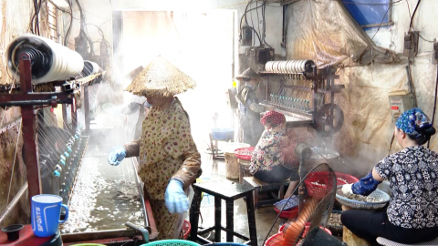 G&igrave;n giữ v&agrave; ph&aacute;t triển nghề ươm tơ Cổ Chất