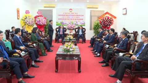 Thăm, ch&uacute;c mừng nh&acirc;n kỷ niệm 95 năm Ng&agrave;y truyền thống MTTQ Việt Nam 