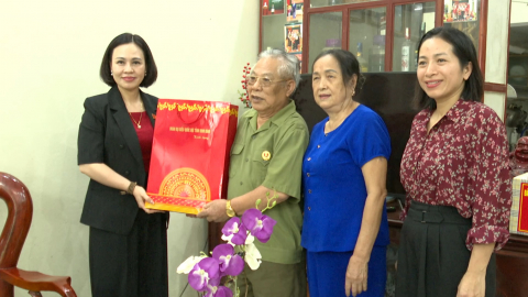  Thăm, tặng qu&agrave; nh&acirc;n kỷ niệm 78 năm Ng&agrave;y Thương binh, Liệt sĩ