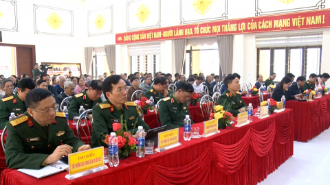 Lấy &yacute; kiến nhận x&eacute;t v&agrave; t&iacute;n nhiệm của cử tri nơi cư tr&uacute; đối với người ứng cử Đại biểu Quốc hội kh&oacute;a XVI