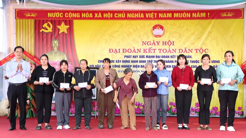 Ng&agrave;y hội Đại đo&agrave;n kết to&agrave;n d&acirc;n tộc tại th&ocirc;n Nga 3, x&atilde; C&uacute;c Phương