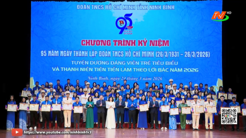 B&iacute; thư đo&agrave;n phường gương mẫu l&agrave;m theo lời B&aacute;c