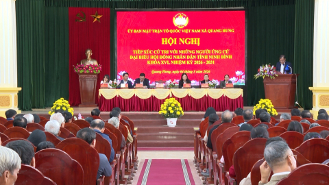 Đồng ch&iacute; Ph&oacute; B&iacute; thư Tỉnh ủy, Chủ tịch HĐND tỉnh L&ecirc; Quốc Chỉnh v&agrave; những người ứng cử đại biểu HĐND tỉnh kh&oacute;a XVI tiếp x&uacute;c cử tri x&atilde; Quang Hưng, Trực Ninh