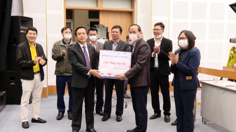 Đồng ch&iacute; Chủ tịch UBND tỉnh Phạm Quang Ngọc thăm, ch&uacute;c Tết một số đơn vị