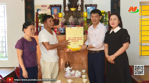 Thăm, tặng qu&agrave; gia đ&igrave;nh c&aacute;c nữ liệt sĩ d&acirc;n qu&acirc;n ph&aacute;o ph&ograve;ng kh&ocirc;ng Lam Hạ