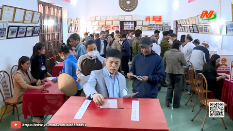 Ngư d&acirc;n v&ugrave;ng biển phấn khởi tham gia bầu cử