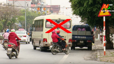 ATGT v&igrave; b&igrave;nh y&ecirc;n cuộc sống: Bắt kh&aacute;ch dọc đường - Nguy cơ mất ATGT