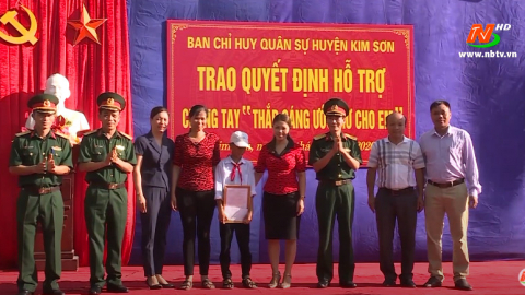 Ban chỉ huy qu&acirc;n sự Huyện kim Sơn gắn b&oacute; với nh&acirc;n d&acirc;n theo lời B&aacute;c dạy