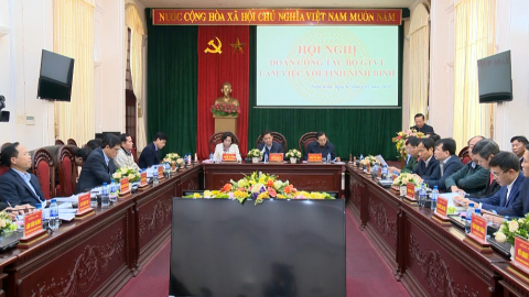 Bộ trưởng Bộ Giao th&ocirc;ng Vận tải l&agrave;m việc tại Ninh B&igrave;nh
