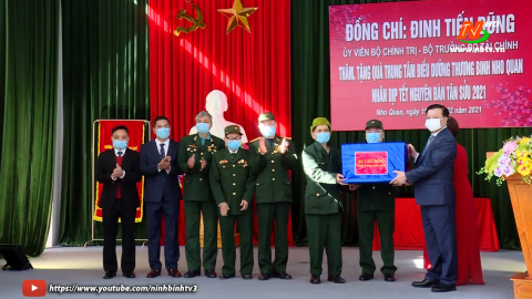 Bộ trưởng Bộ T&agrave;i ch&iacute;nh thăm, tặng qu&agrave; Trung t&acirc;m thương binh Nho Quan